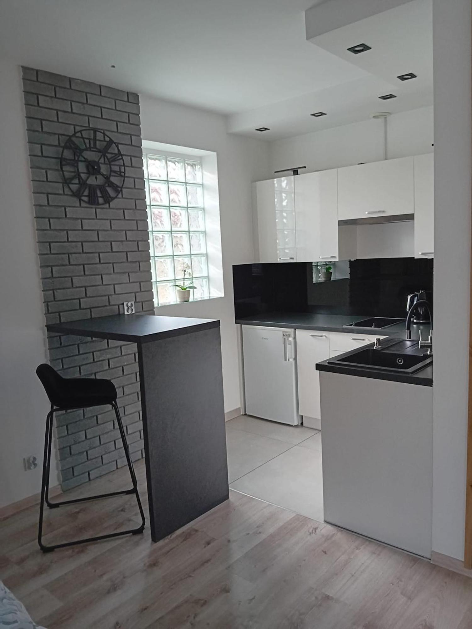 Apartament Z Lozem Malzenskim - Bezplatny Parking Poznań Exterior foto